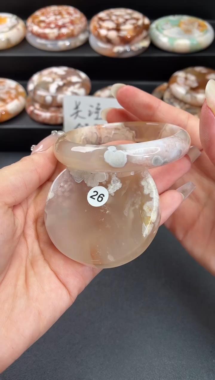 手镯玛瑙/玉髓未镶嵌石英质玉56圈(赠送镯心)圈口建议拍大