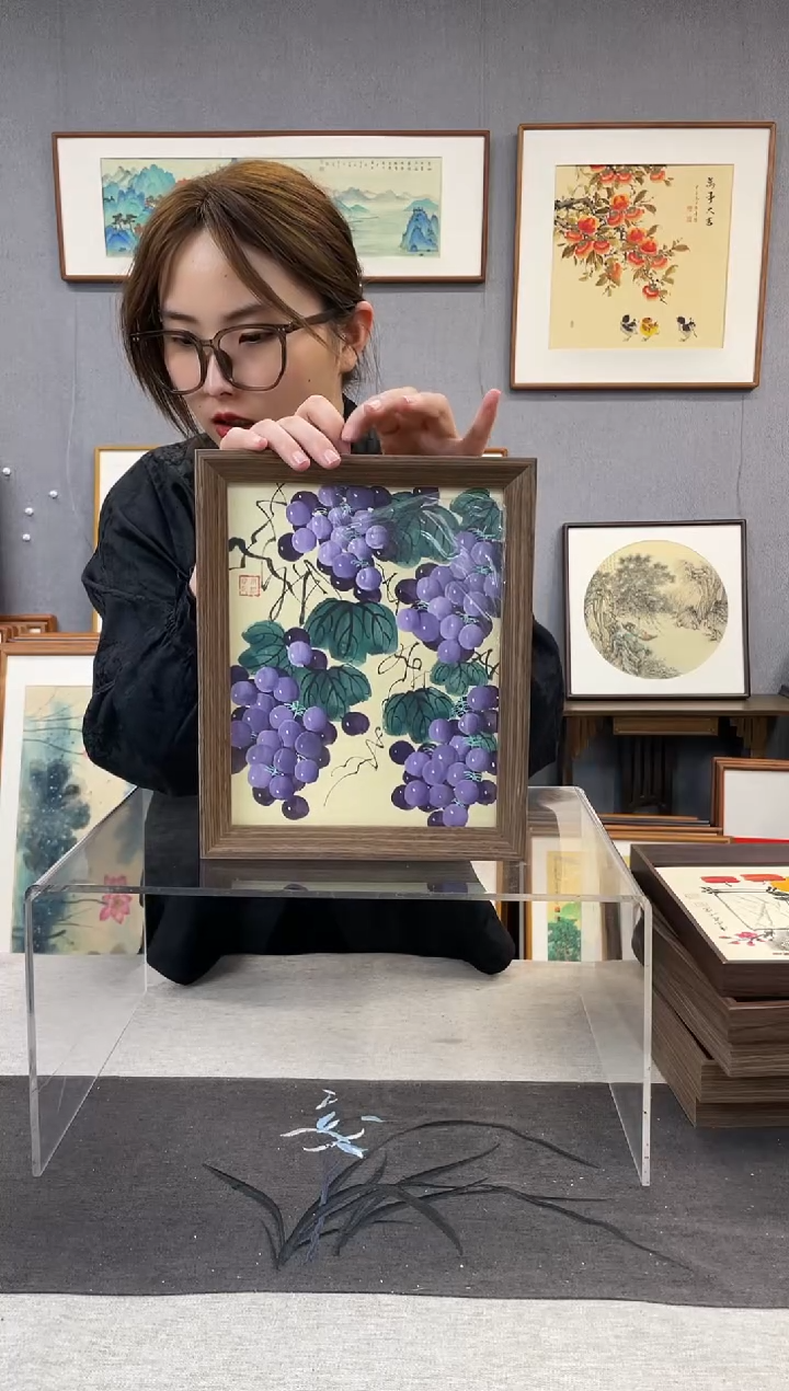 【闪购商品】国画10寸-23*29摆台书法作品-葡萄