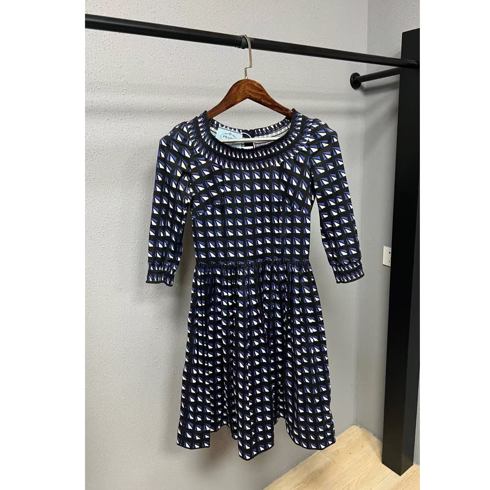 99新 Prada/普拉达 双双臻选/vv02527/普拉达连衣裙/40码