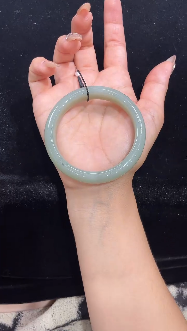 和田玉手镯未镶嵌新疆且末料青白玉57圈口上等和田玉手镯女