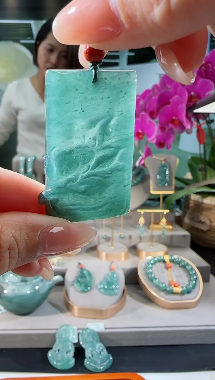 【闪购商品】翡翠吊坠(不含链)未镶嵌花牌