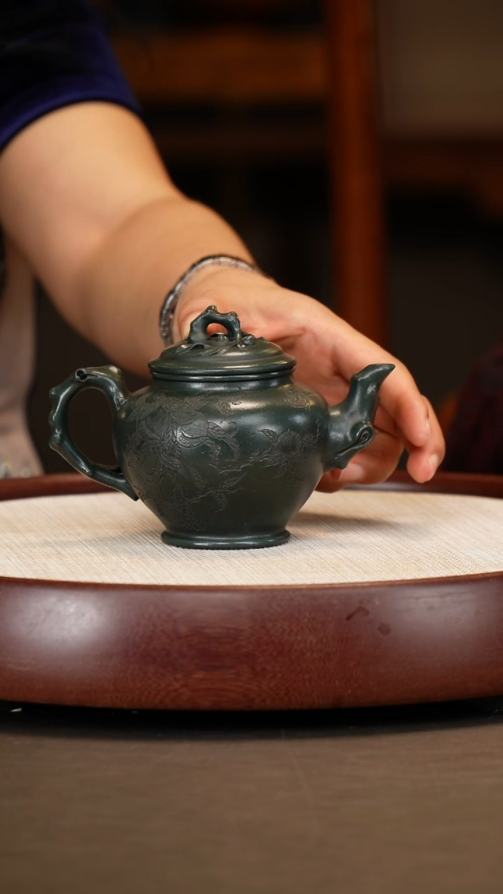 【闪购商品】紫砂茶壶【朱持平】绿泥桃报春  240CC