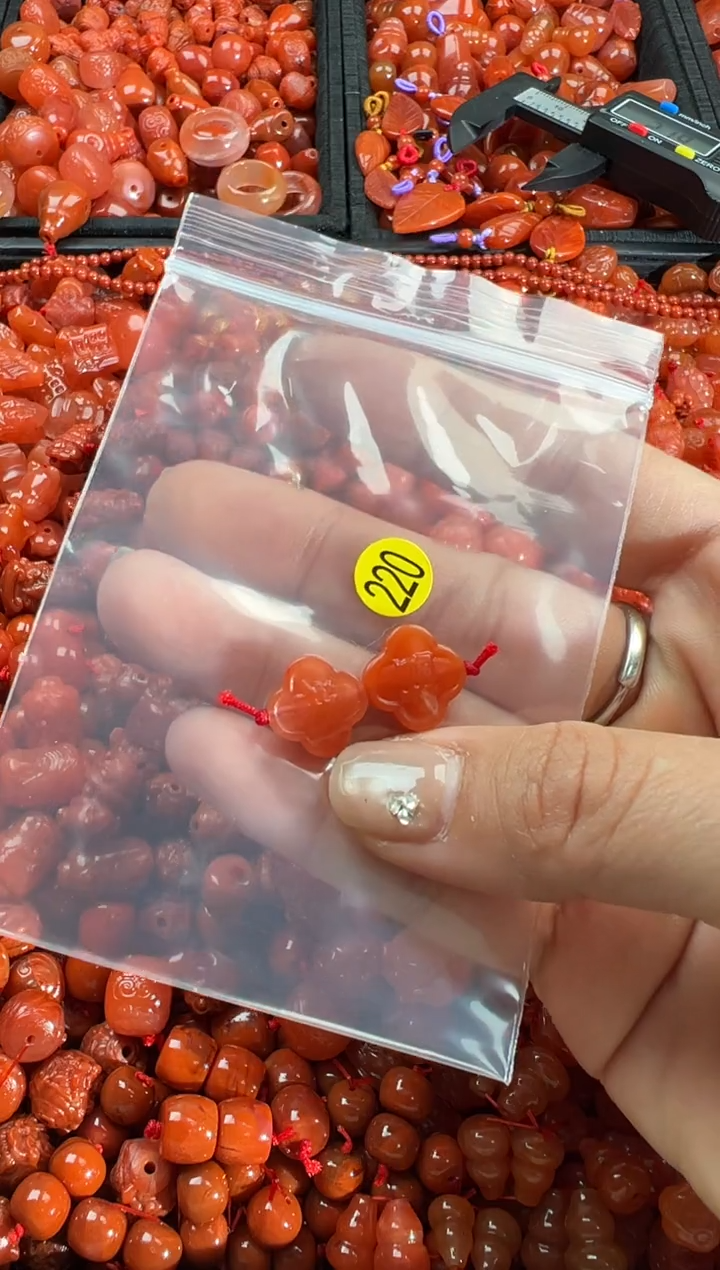 【闪购商品】南红玛瑙颈饰未镶嵌1