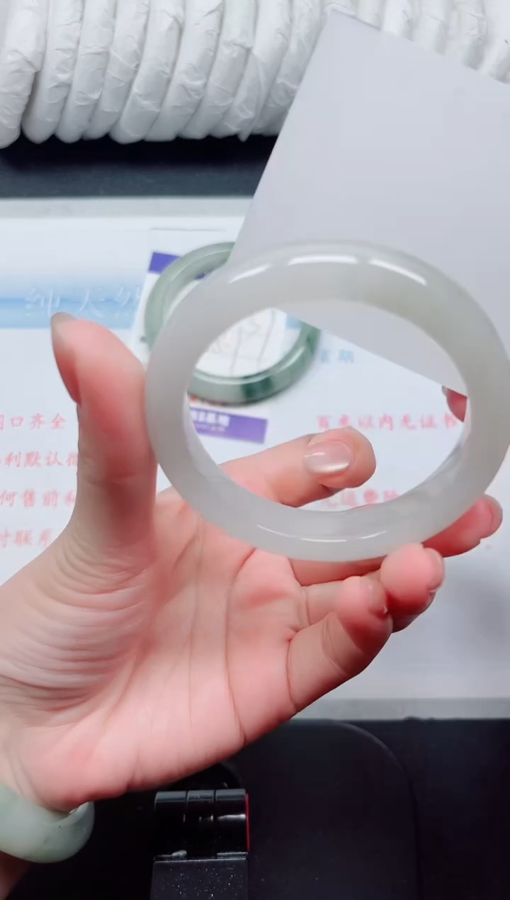 【闪购商品】石英质玉手镯未镶嵌69#52.4