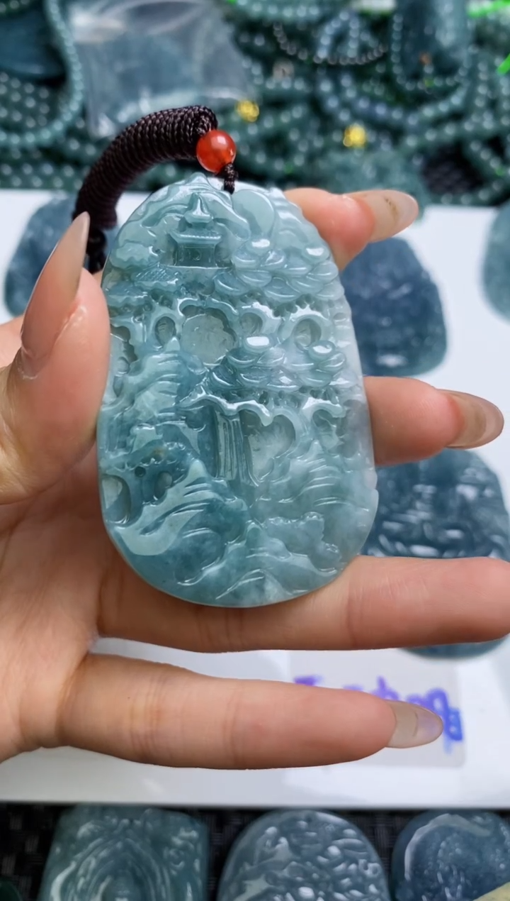 【闪购商品】翡翠颈饰未镶嵌         