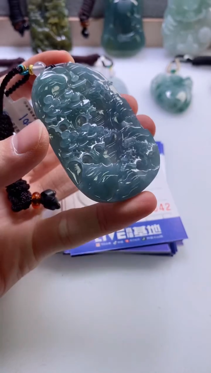 【闪购商品】翡翠挂件未镶嵌         
