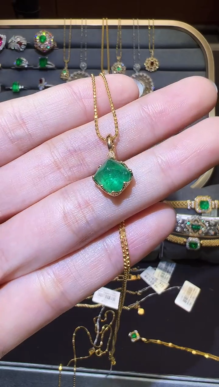 吊坠(赠链)18K金镶嵌祖母绿3.2ct