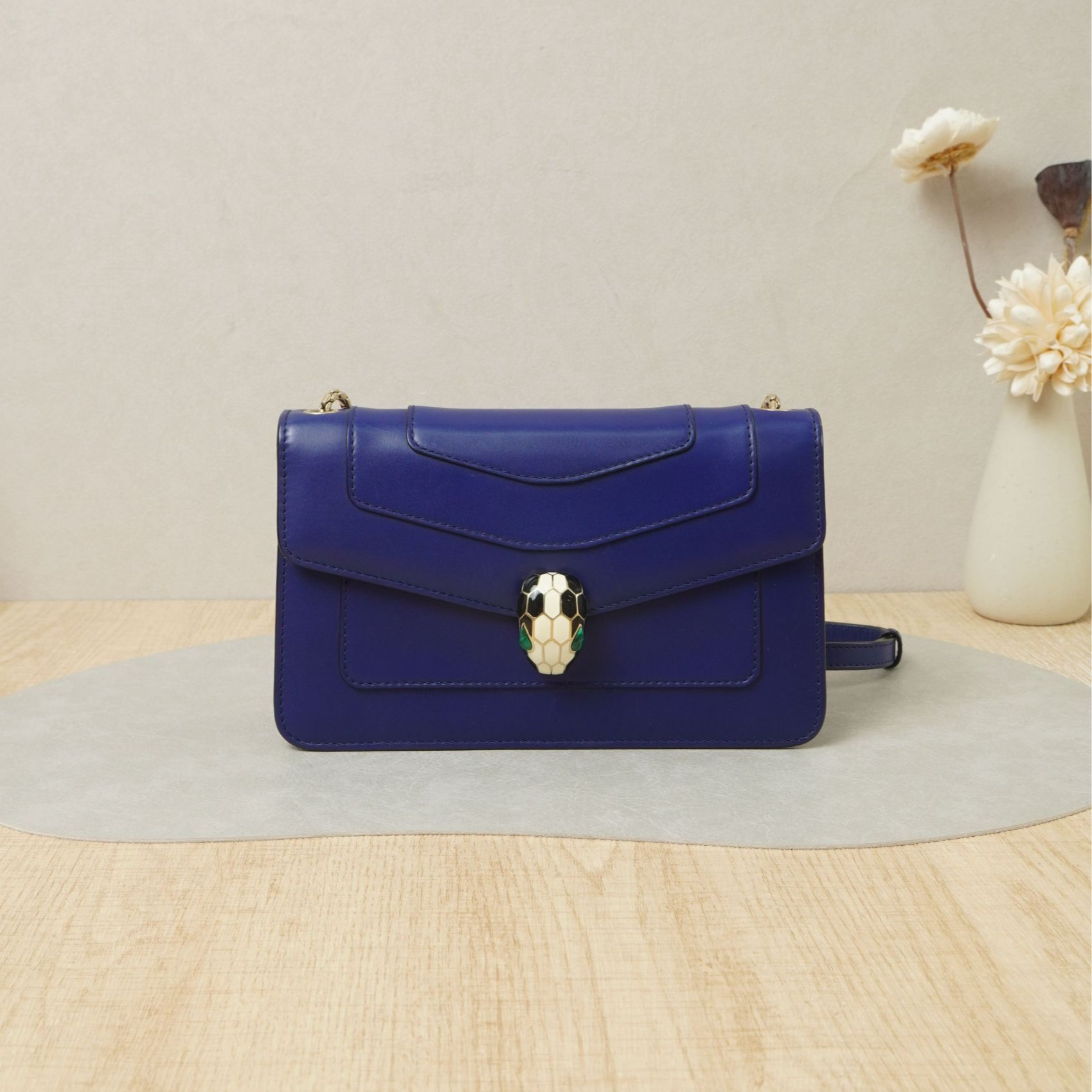 95新 BVLGARI/宝格丽 宝格丽蛇头斜挎包宝蓝色牛皮/DS047685