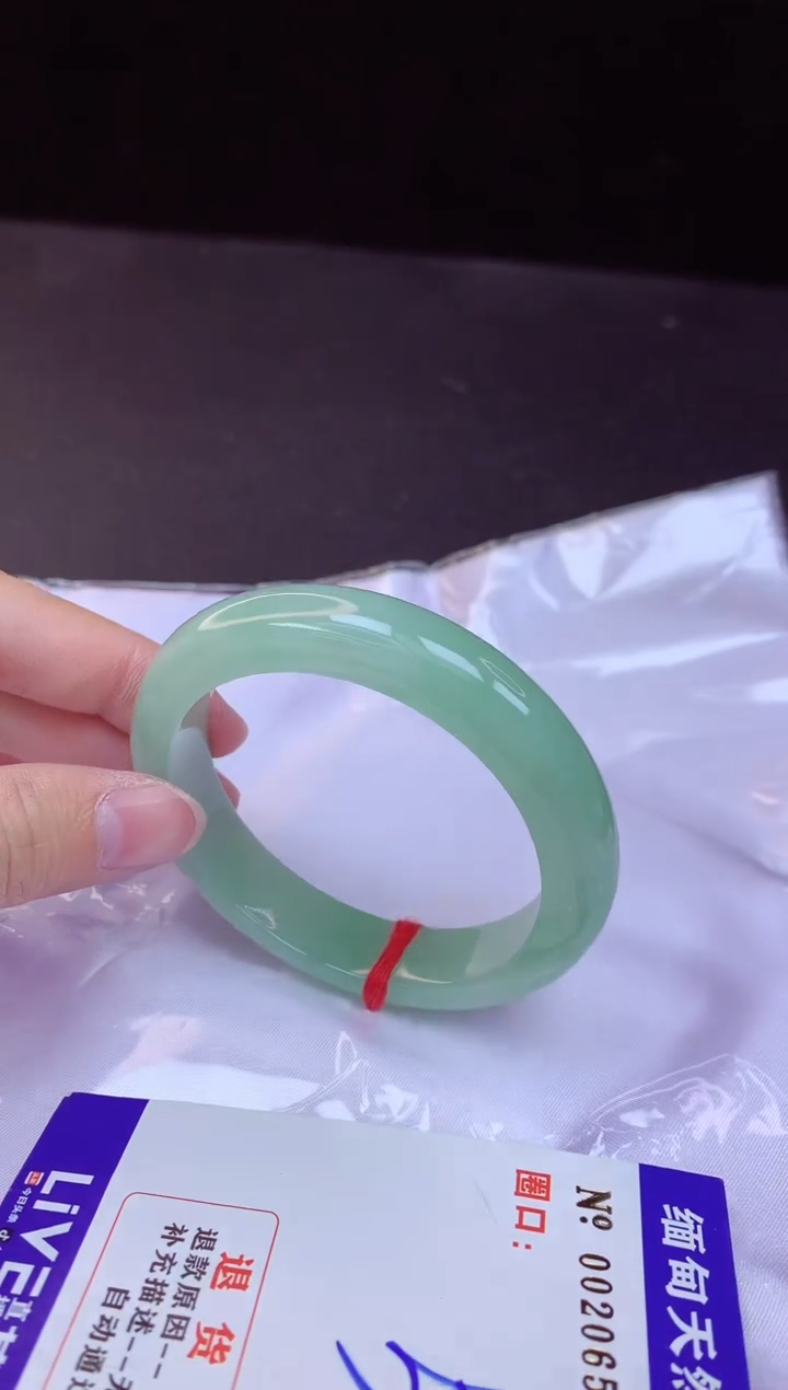 【闪购商品】翡翠手镯未镶嵌54+             