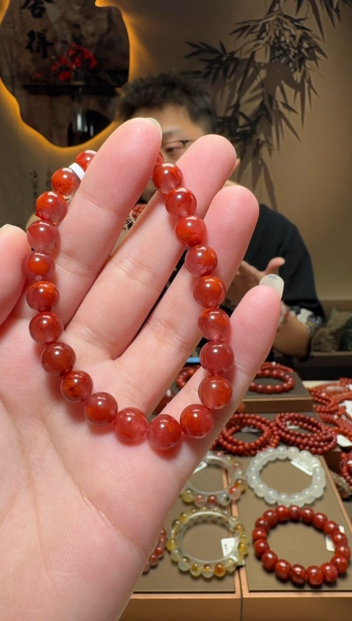 未镶嵌原矿手串南红玛瑙一条约8mm 多样性发货