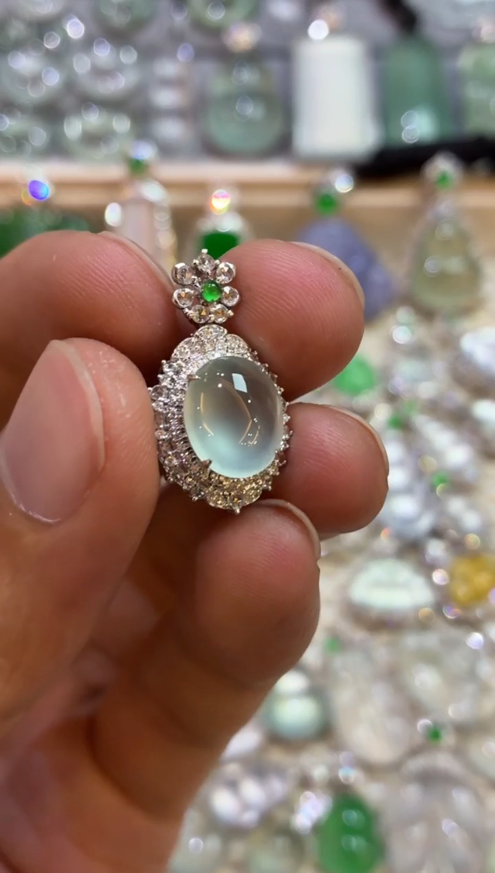 吊坠(不含链)18K金镶嵌翡翠蛋面