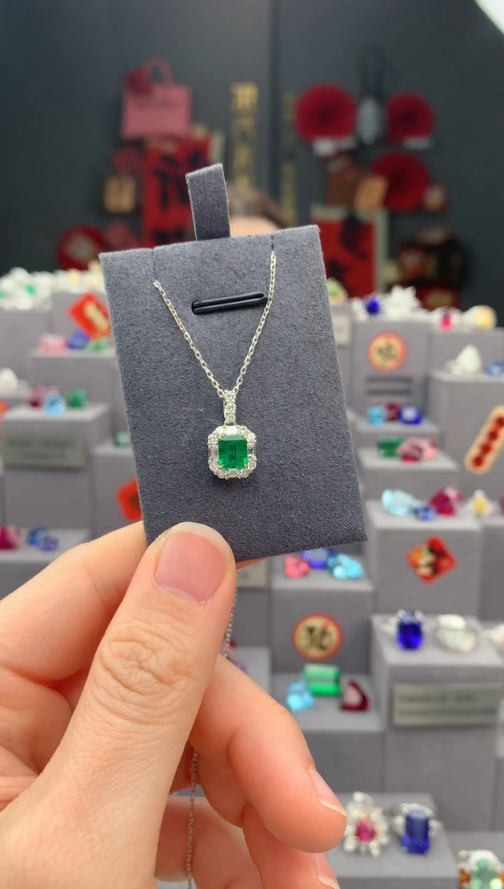 【闪购商品】祖母绿套链18K金镶嵌97分祖母绿套链