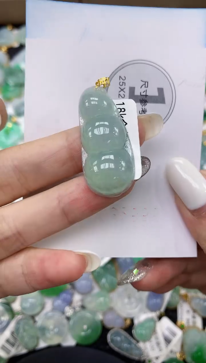 颈饰18K金镶嵌翡翠11111111111