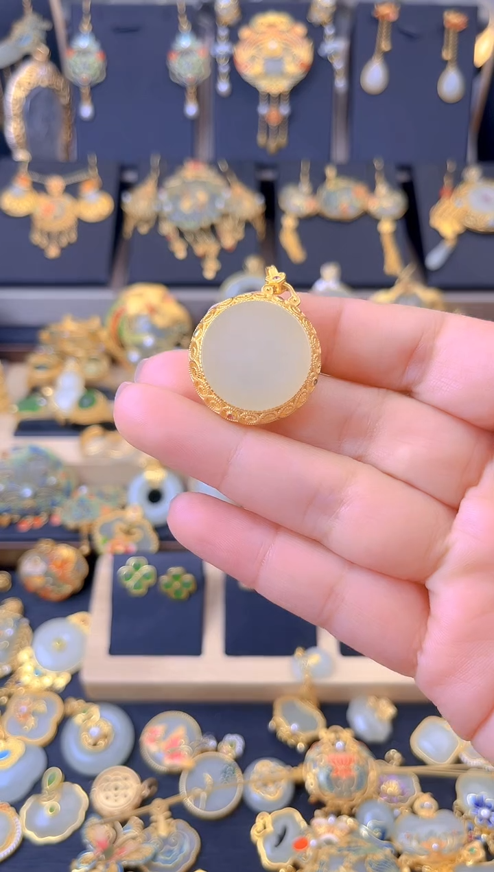 【闪购商品】和田玉吊坠银S925镀金镶嵌花丝镂空香囊圆牌吊坠