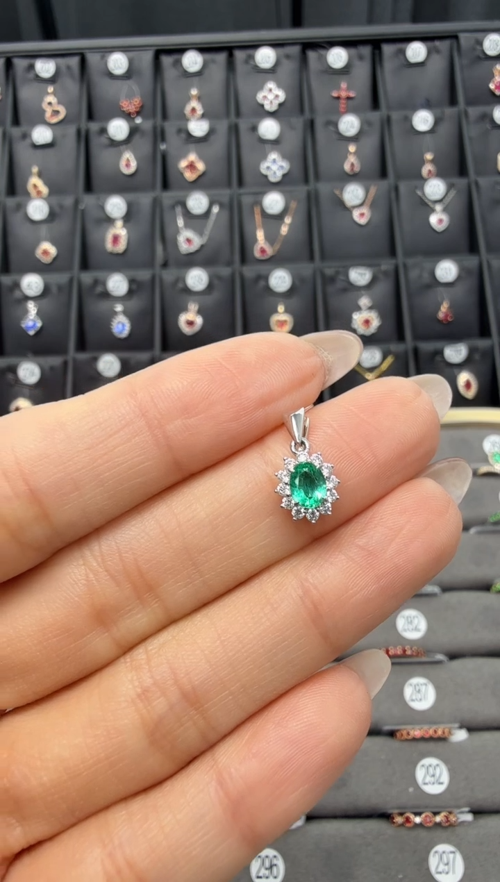 吊坠(不含链)18K金镶嵌祖母绿主石0.27克拉