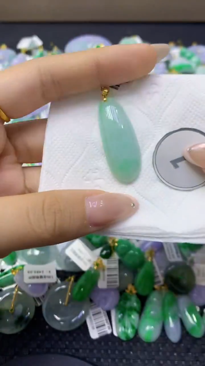 颈饰未镶嵌翡翠天然缅甸翡翠A货