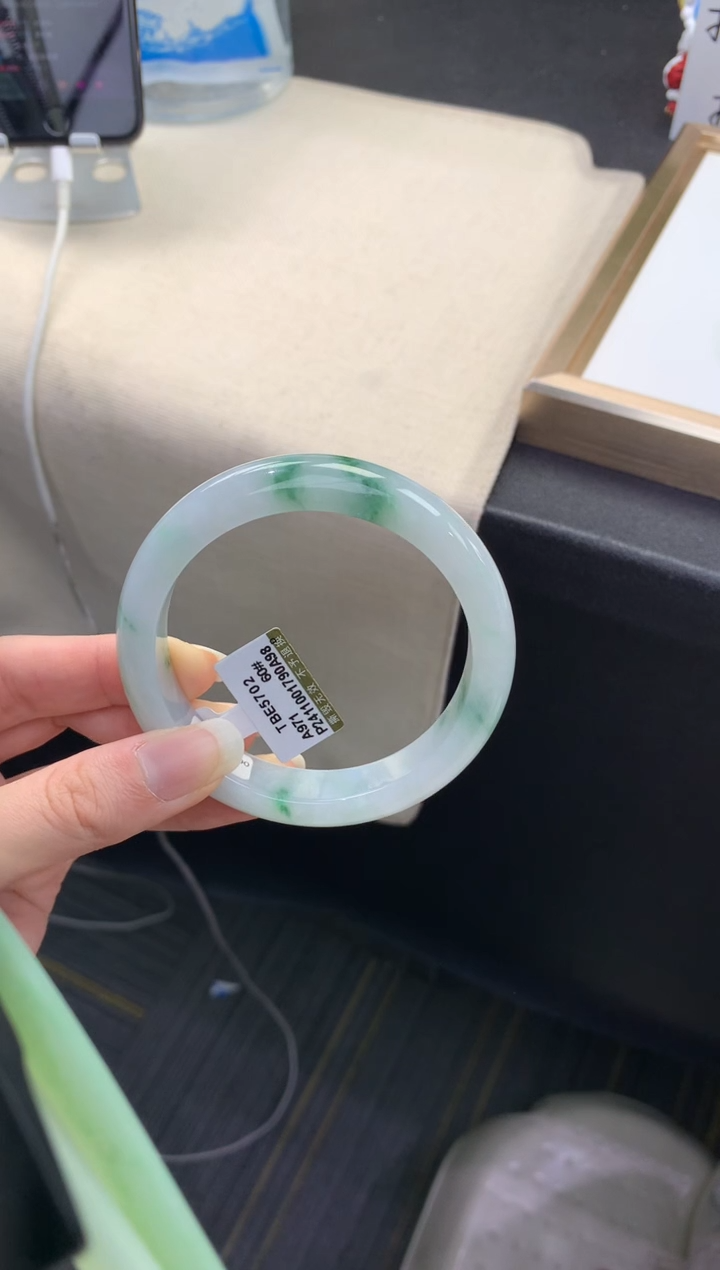 【闪购商品】翡翠手镯未镶嵌           
