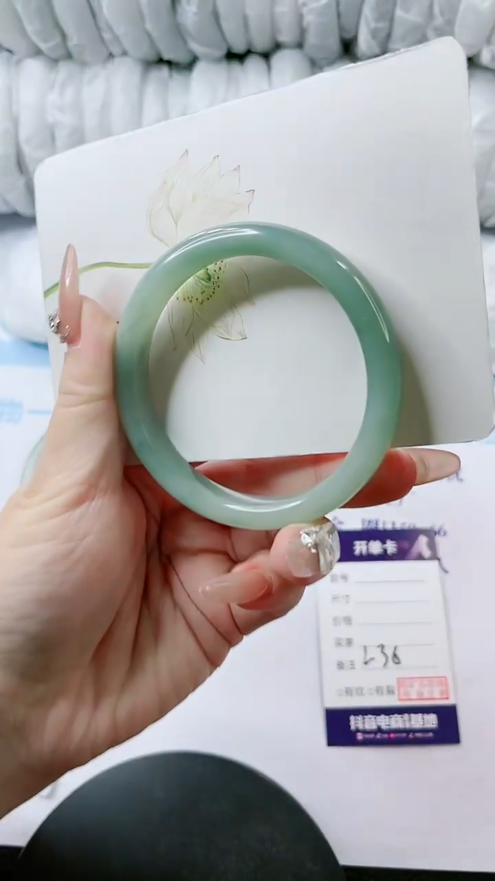 【闪购商品】石英质玉手镯未镶嵌多样性发货L36