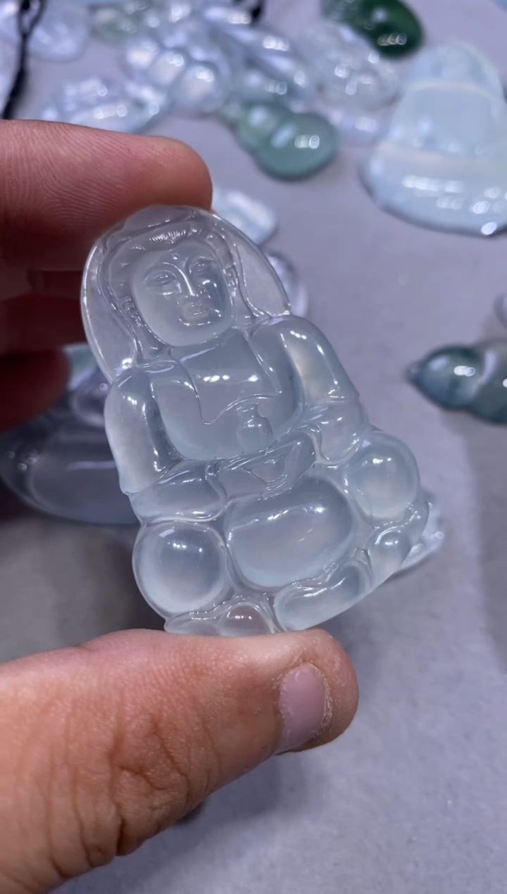 吊坠(不含链)未镶嵌翡翠观音20000  52.9  36.0  5.7