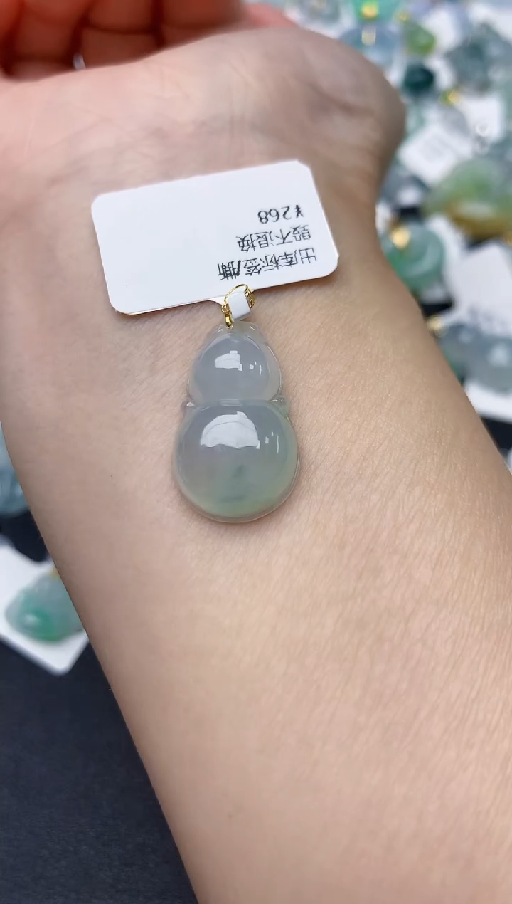 颈饰18K金镶嵌翡翠天然缅甸A货翡翠