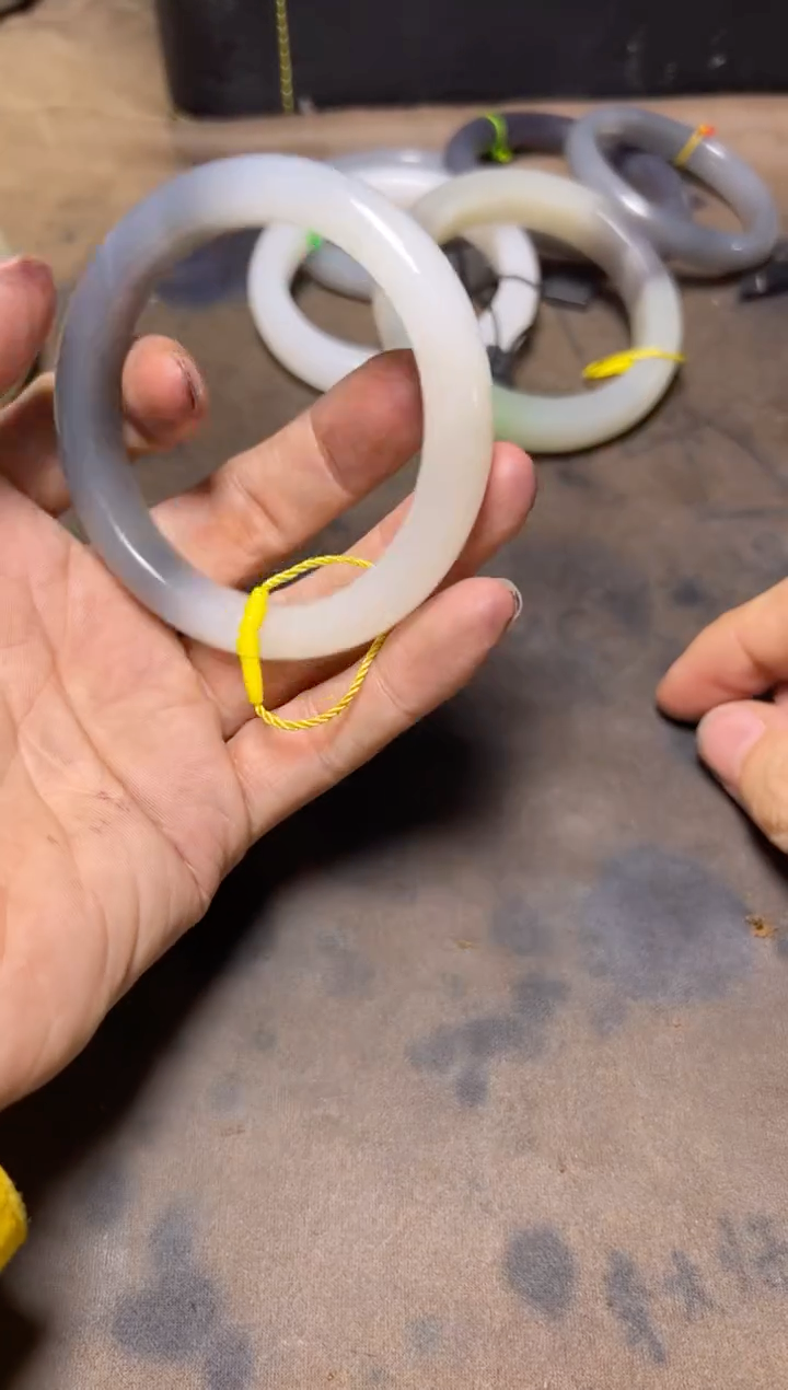 【闪购商品】和田玉颈饰未镶嵌手镯