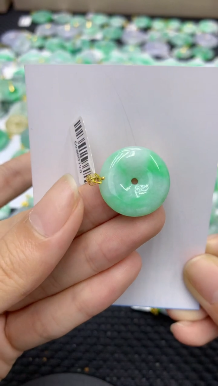 翡翠18K金镶嵌颈饰天然缅甸翡翠A货