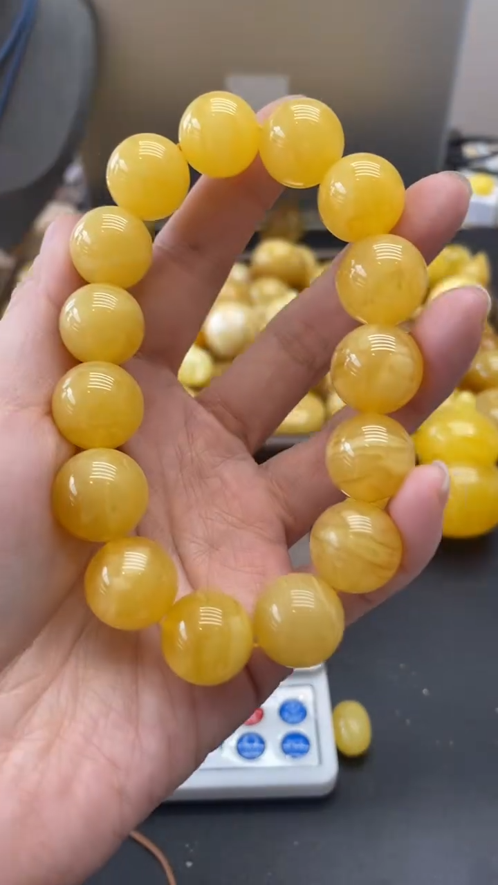 琥珀未镶嵌珠宝奇石1036