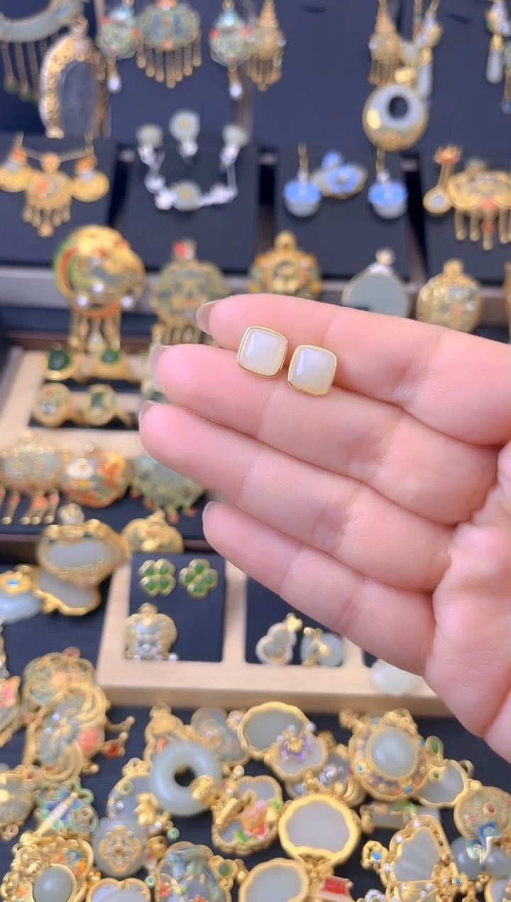 【闪购商品】和田玉耳钉银S925镀金镶嵌小面包耳钉
