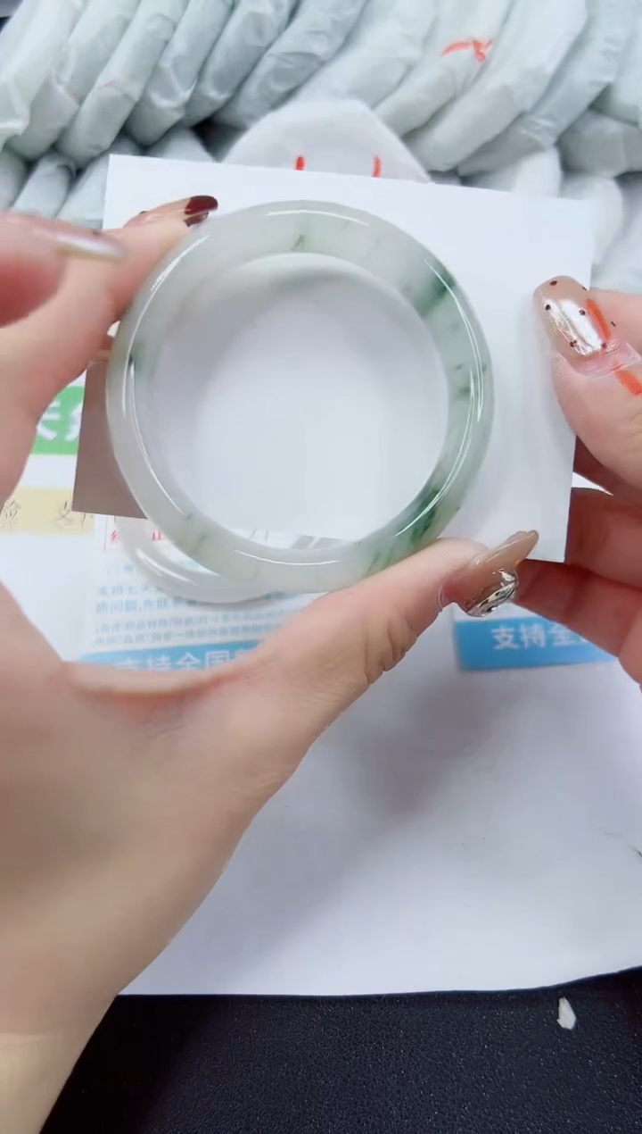 【闪购商品】石英质玉手镯未镶嵌210