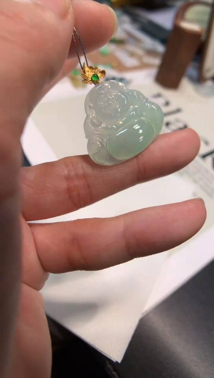 颈饰18K金镶嵌翡翠佛公