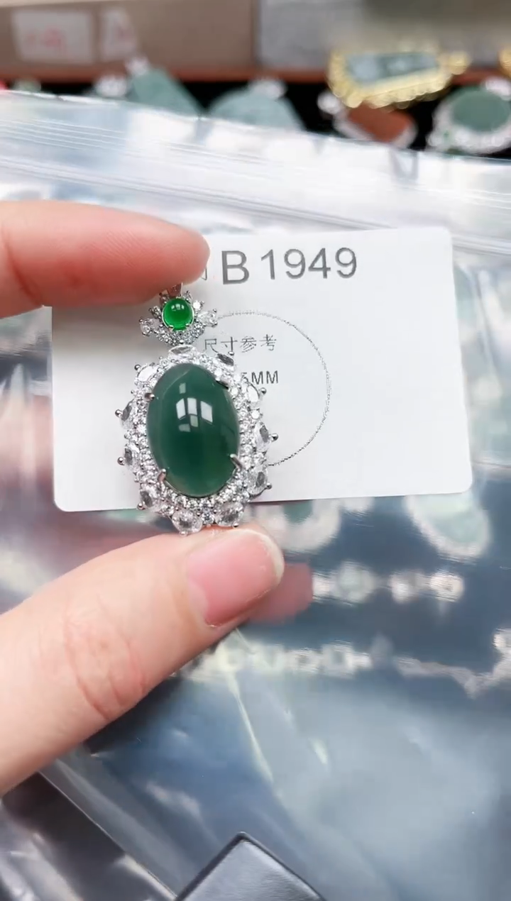 【闪购商品】翡翠颈饰未镶嵌1949赠皮绳