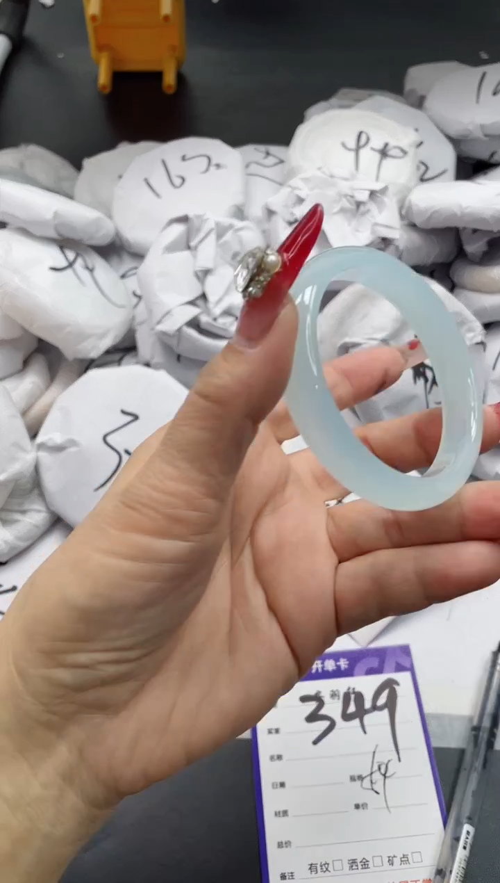 【闪购商品】石英质玉手镯未镶嵌349