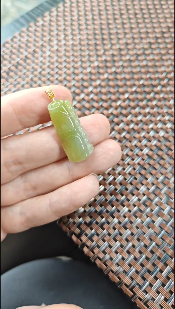 【闪购商品】翡翠颈饰18K金镶嵌翡翠颈饰18K金镶嵌