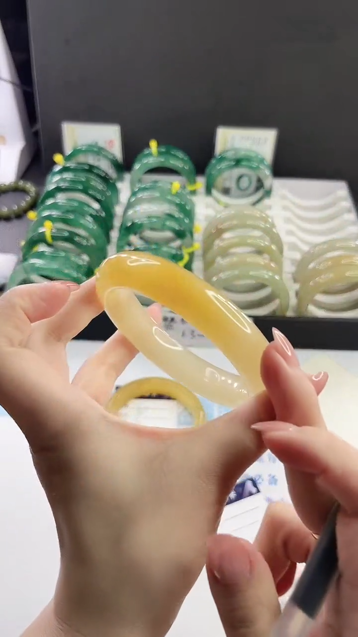 未镶嵌手镯石英质玉多样性发货V88