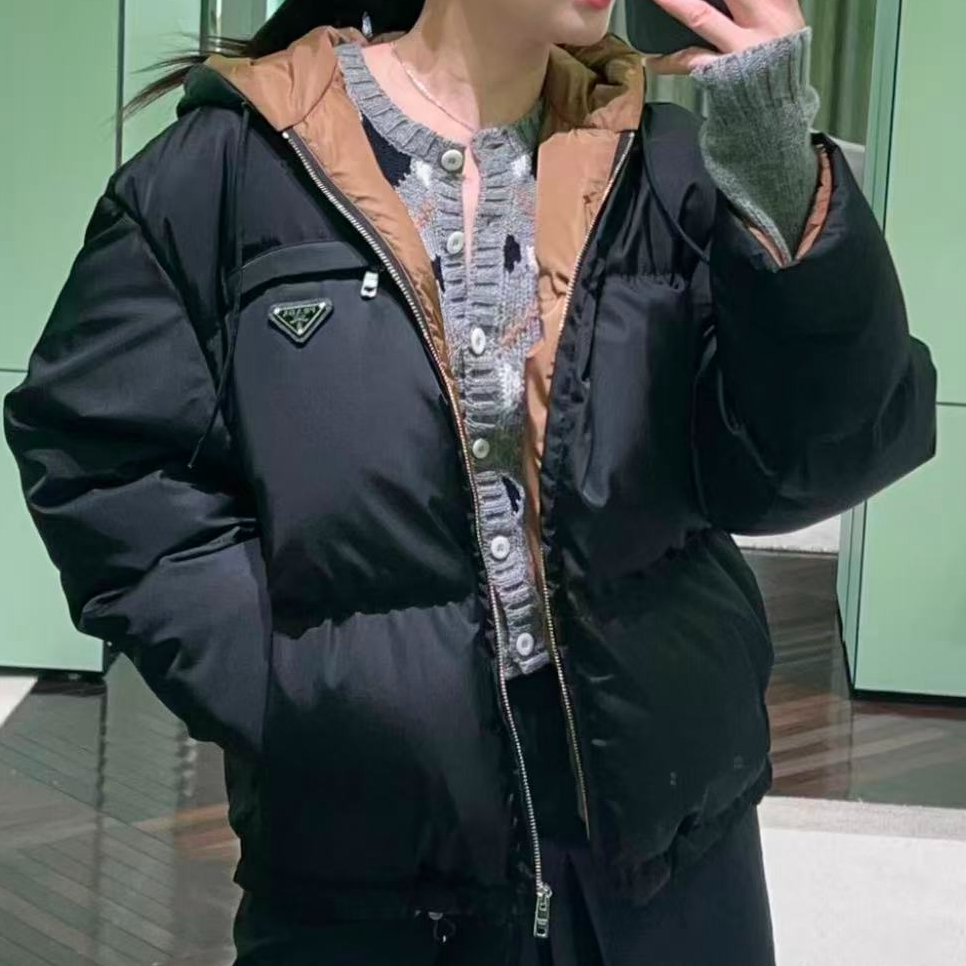 未使用 Prada/普拉达 黑色拼色三角金属logo外套羽绒服