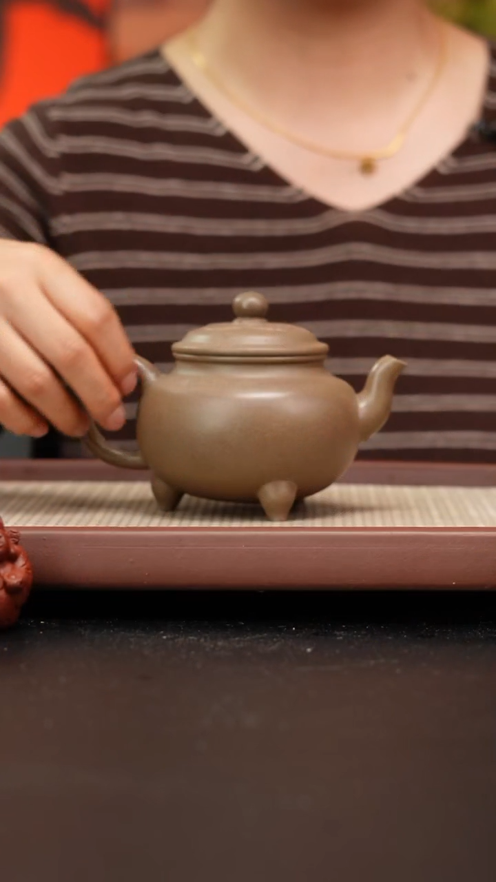 【闪购商品】紫砂茶壶蟹壳青大彬如意300