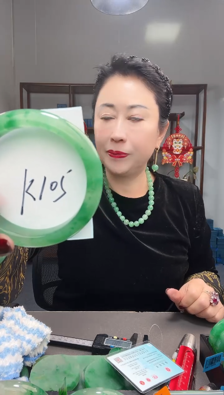 【闪购商品】石英质玉手镯未镶嵌非洲翠