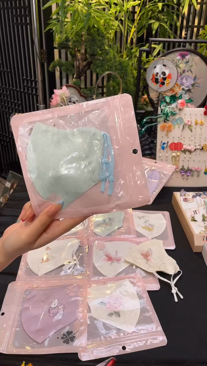 织绣王***君非遗苏绣饰品