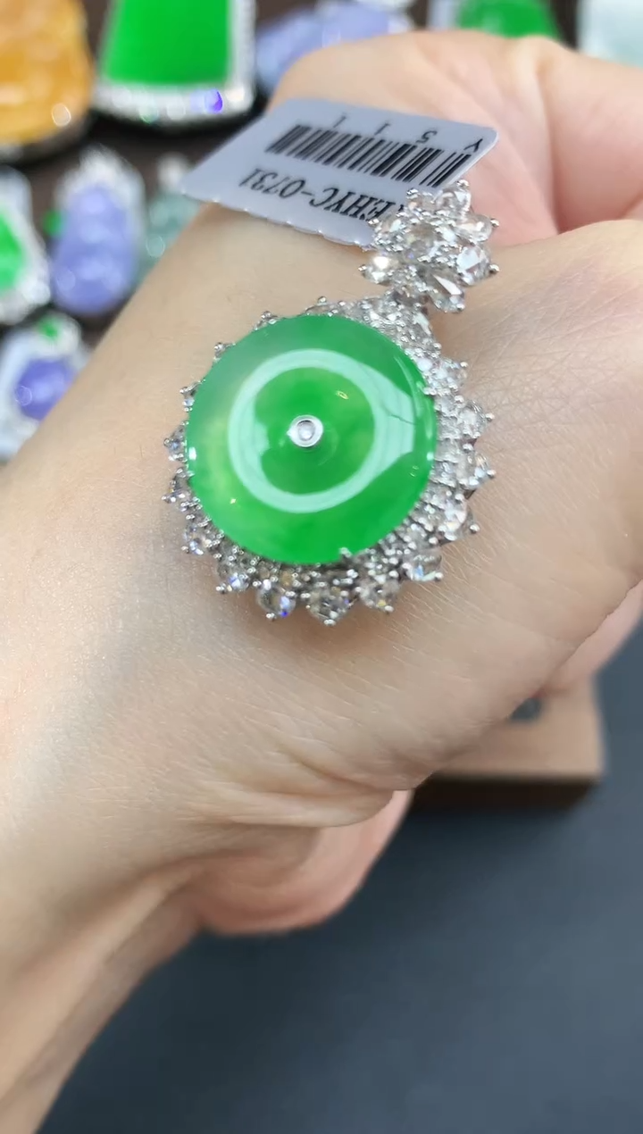 吊坠(不含链)18K金镶嵌翡翠270|