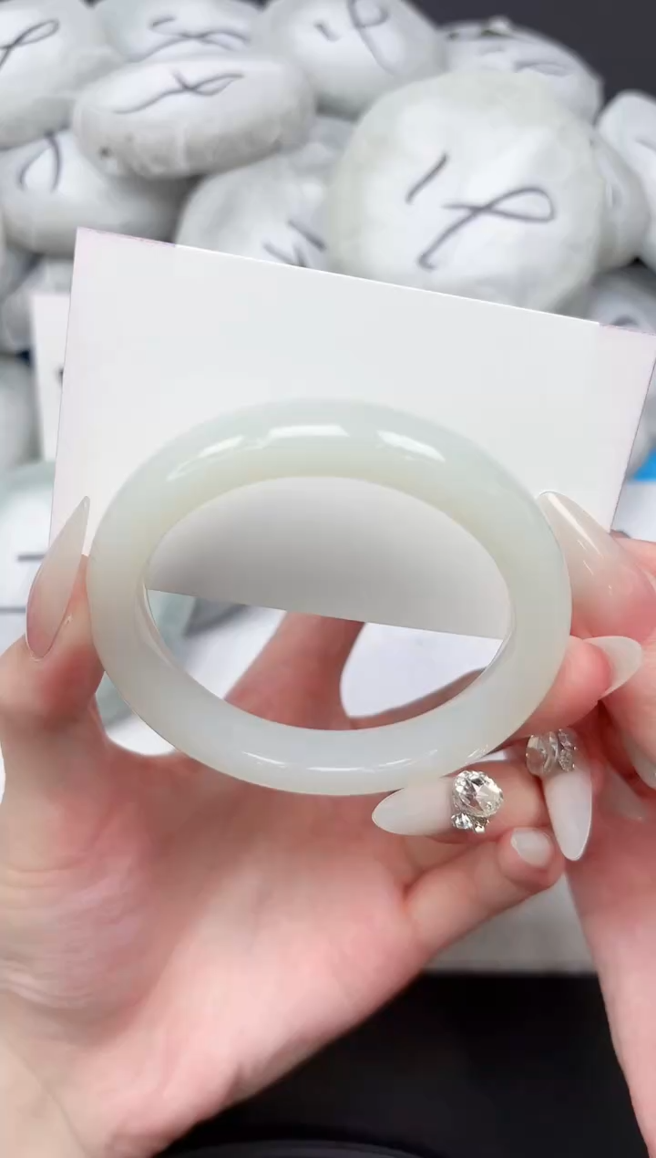 未镶嵌手镯石英质玉200-57