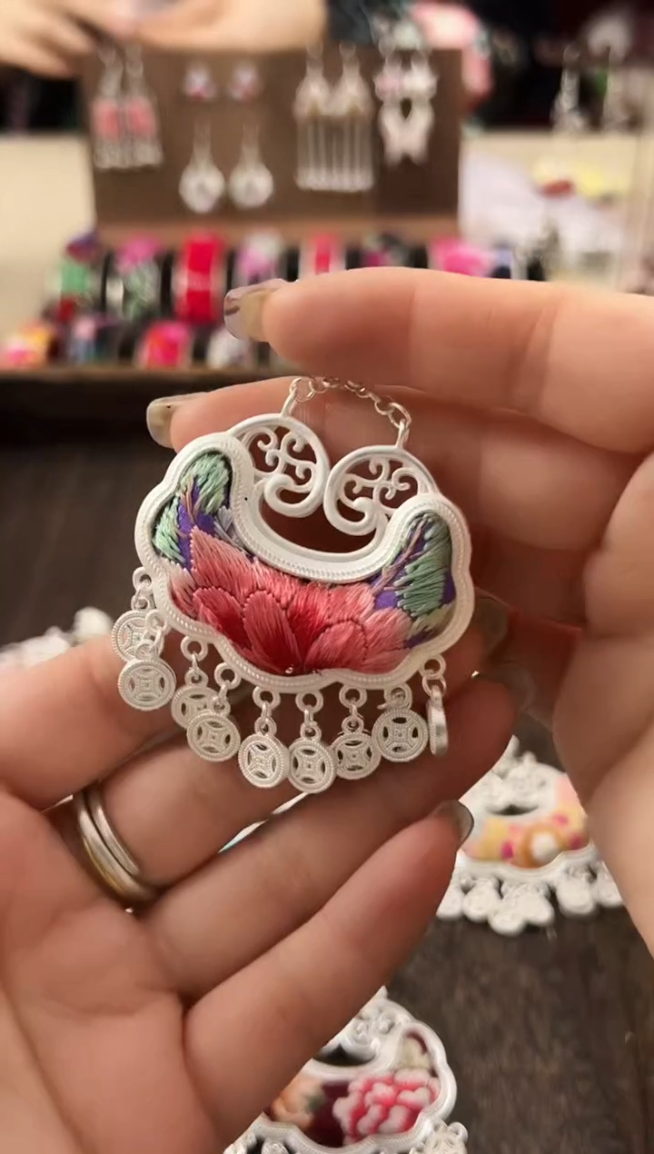 【闪购商品】织绣民族风老绣饰品536