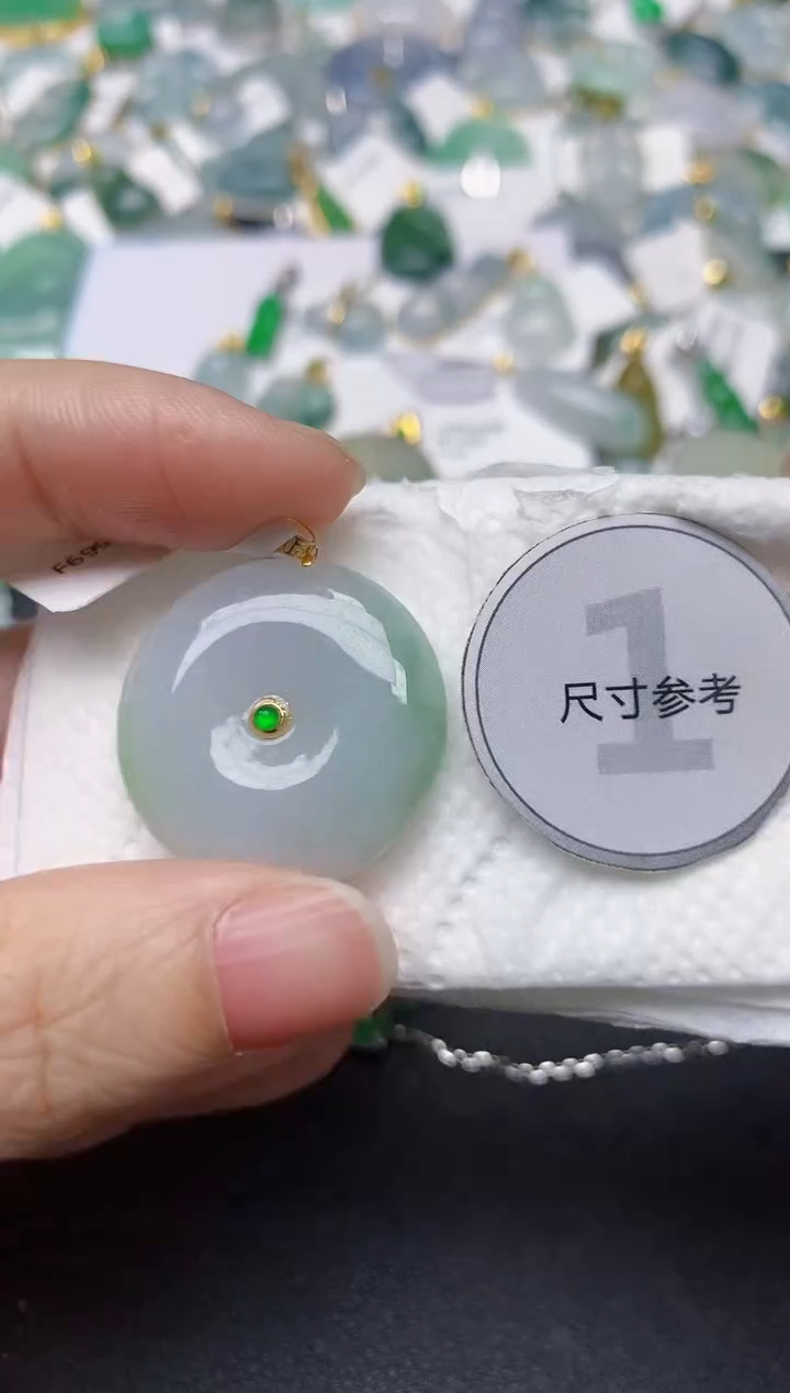 颈饰18K金镶嵌翡翠天然缅甸A货翡翠