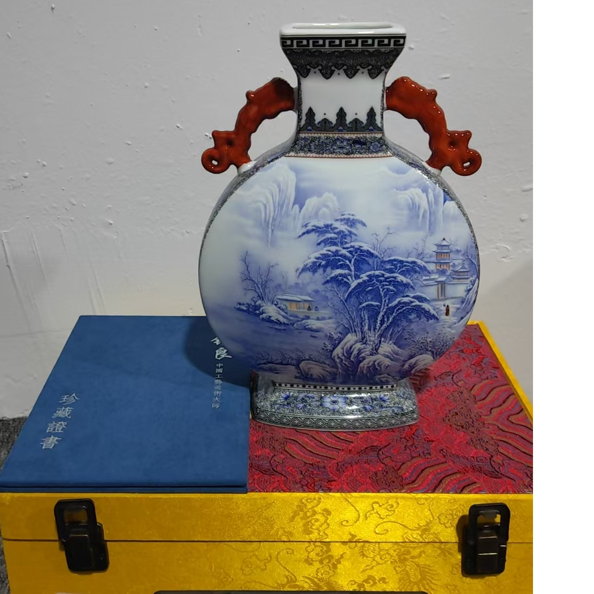 【张氏御瓷】蓝江山万里小号抱月瓶礼盒装