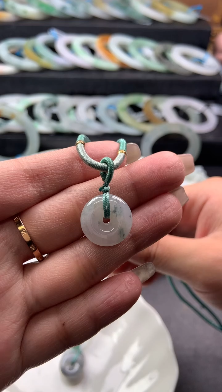 【闪购商品】翡翠颈饰未镶嵌平安扣