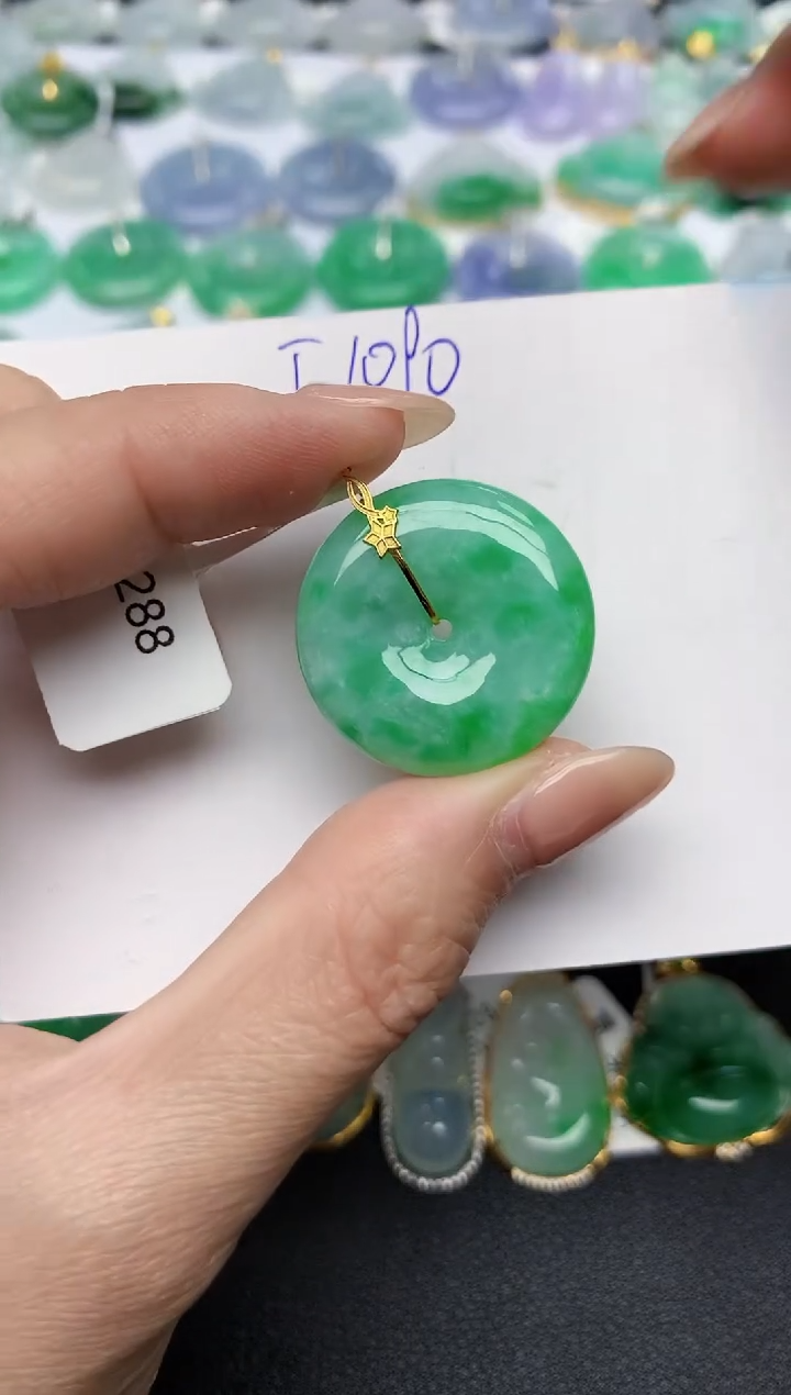 颈饰18K金镶嵌翡翠天然缅甸A货翡翠百元以上9元证书费自理