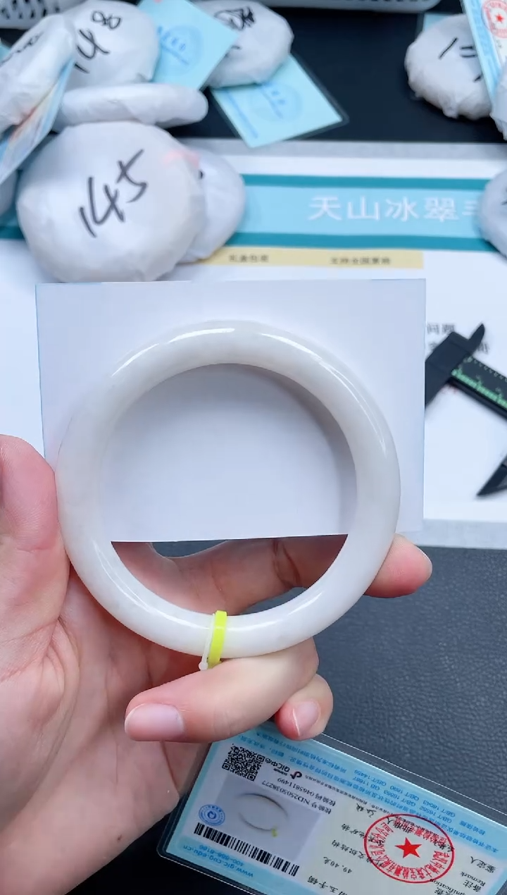 和田玉手镯未镶嵌25V244-59