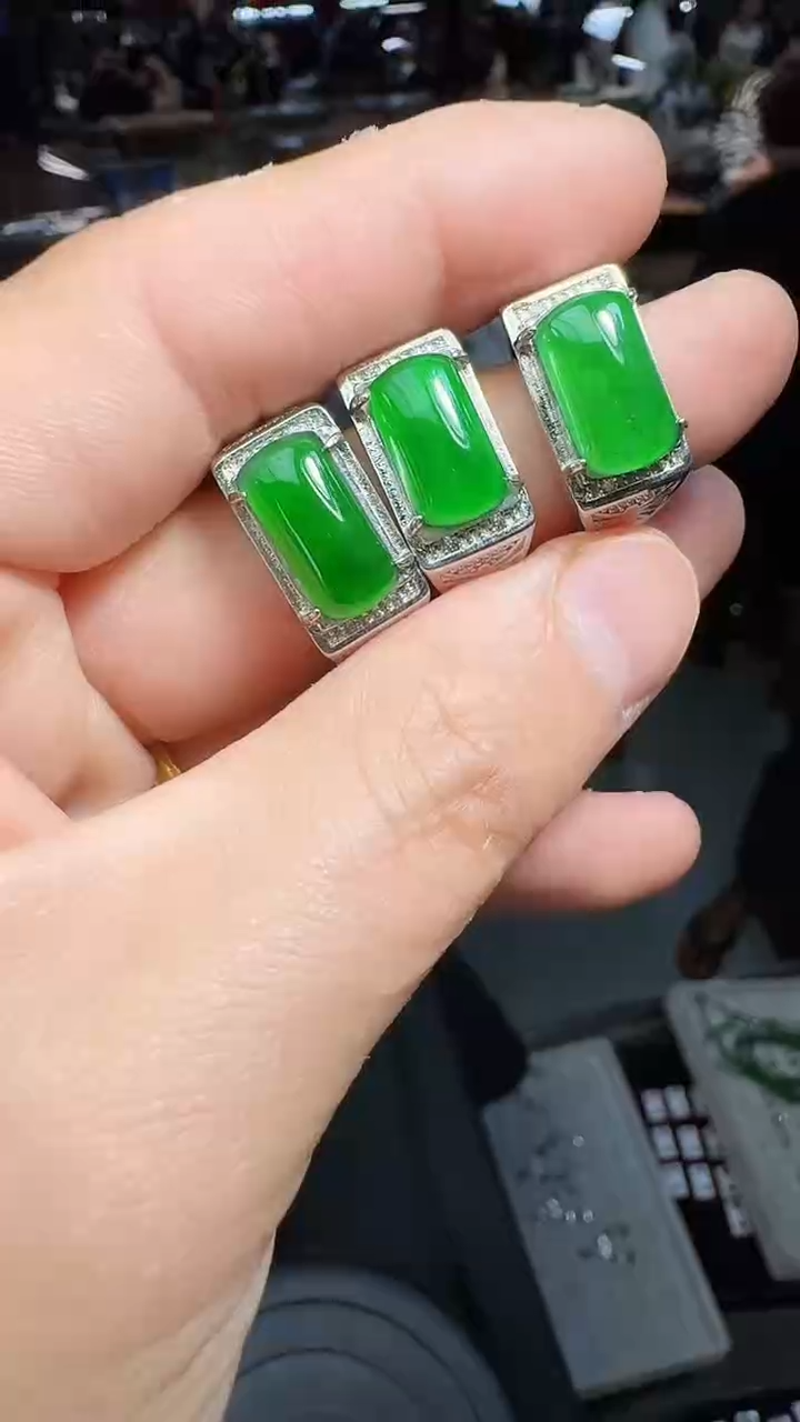 【闪购商品】定制翡翠未镶嵌戒指多样性发其一