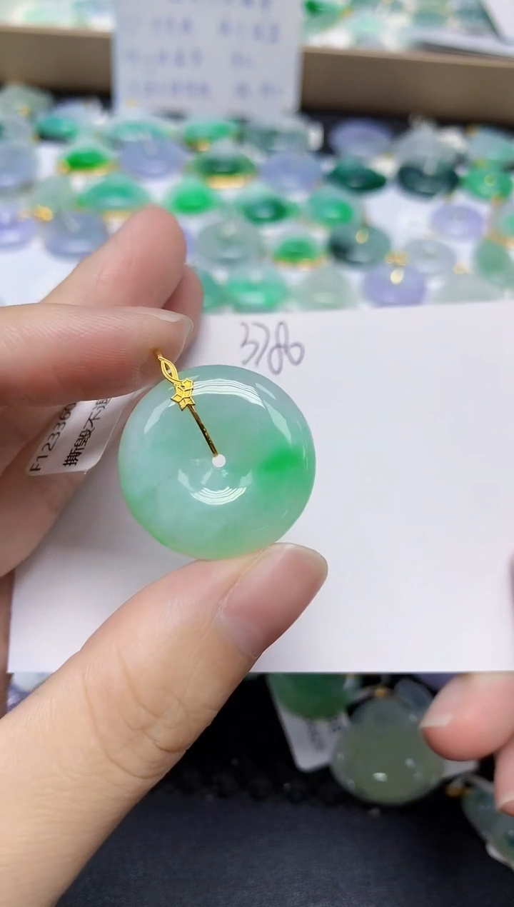 翡翠18K金镶嵌颈饰天然缅甸翡翠A货