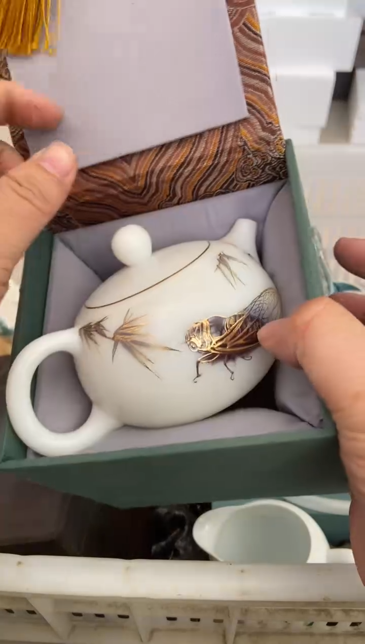 无运费险有瑕疵的摄影的产品有使用过的痕迹有点脏介意勿拍