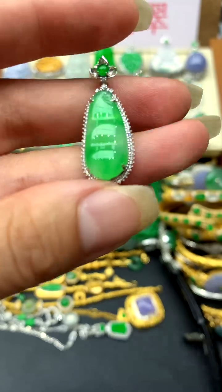 翡翠18K金镶嵌颈饰204-中国好珍宝
